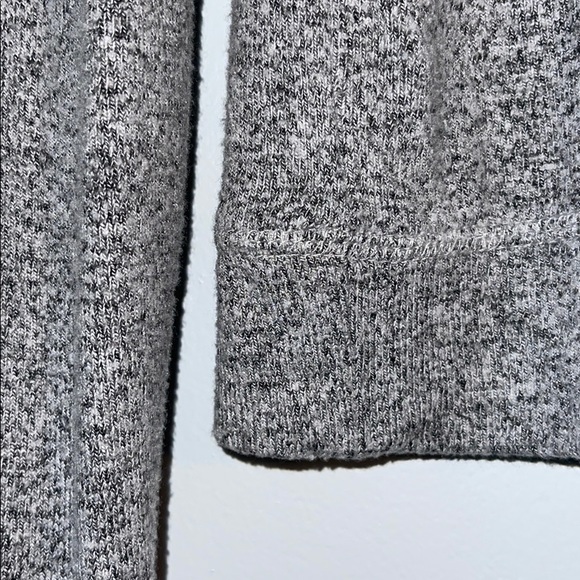 Gray turtleneck with thumb holes - Picture 5 of 8